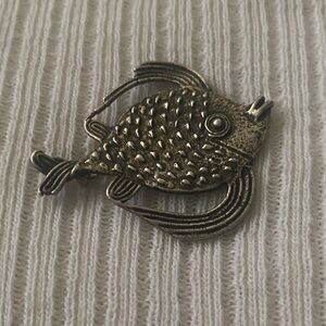 Vintage Metropolitan Museum Of Art Fish Ocean Brooch Great Barrier Reaf